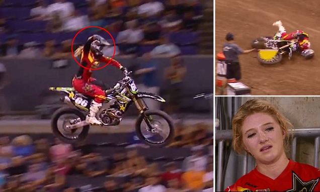 Pembalap Motocross Cantik Tersungkur Jelang Finish